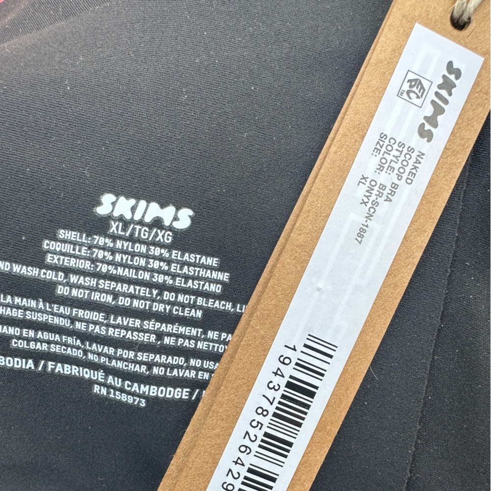 SKIMS *NWT NAKED SCOOP BRA | COLOR: ONYX - Picture 9 of 9